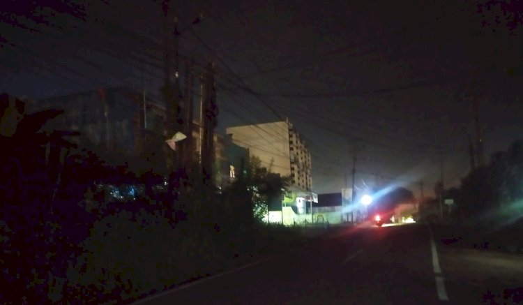 Kondisi jalanan Palembang yang gelap gulita karena matinya lampu jalan/Foto: RMOLSumsel