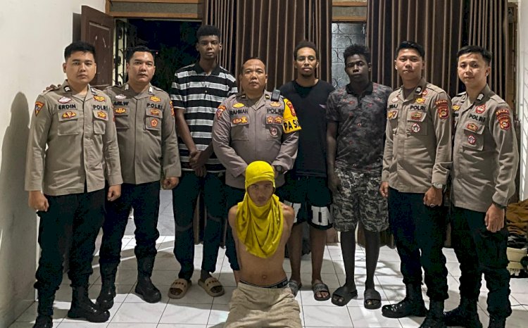 Wilman pelaku pencurian di Mess mahasiswa Unsri asal Sudan saat diamankan di Polsek Ilir Barat I, Palembang . (Dokumentasi Polisi)