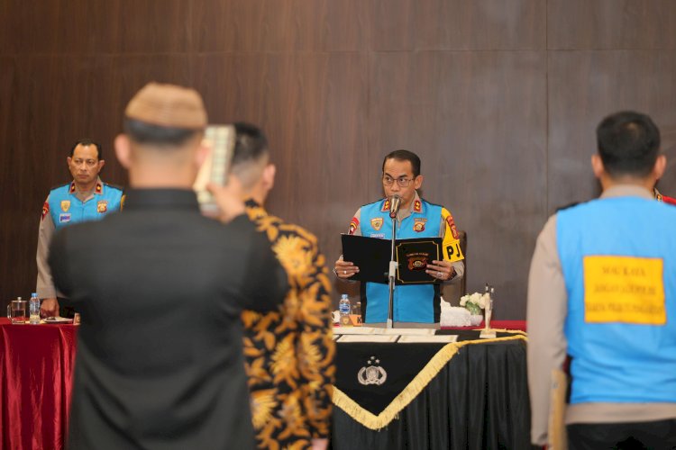 Polda Sumatera Selatan (Sumsel)  menggelar acara pengambilan sumpah dan penandatanganan pakta integritas penerimaan Sekolah Inspektur Polisi Sumber Sarjana (SIPSS) T.A. 2025, yang berlangsung pada Senin (20/1) sore di Lounge Ampera lantai 7, Gedung Utama Presisi, Mapolda Sumsel. (Handout)