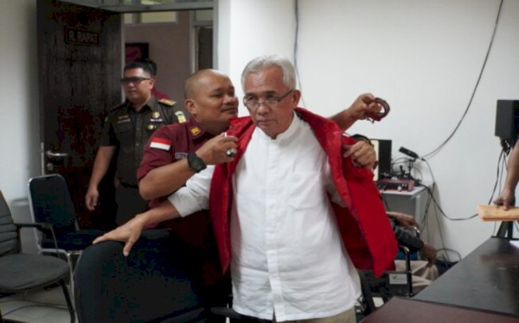 Mantan Sekda Palembang, Harobin Mustofa ditahan penyidik Kejati Sumsel terkait korupsi Yayasan Batanghari Sembilan/Foto:Penkum Kejati
