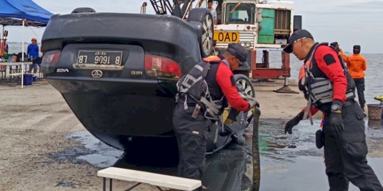 Mobil pensiunan BIN yang jatuh di perairan Marunda/Ist