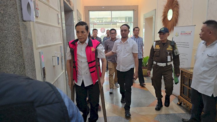 Kadisnakertrans Sumsel Deliar Marzoeki yang terkena OTT terkait suap penerbitan sertifikat K3 perusahaan. (Penkum Kejati Sumsel)