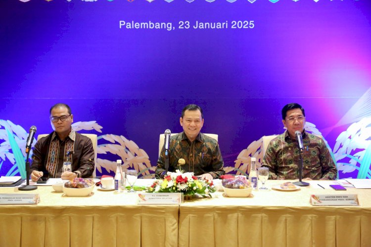 Pj Gubernur Sumsel Elen Setiadi saat Rapat Koordinasi dan High Level Meeting Tim Pengendali Inflasi Daerah (TPID) se-Sumsel yang digelar di Ballroom Hotel Aryaduta Palembang. (ist/rmolsumsel.id) 