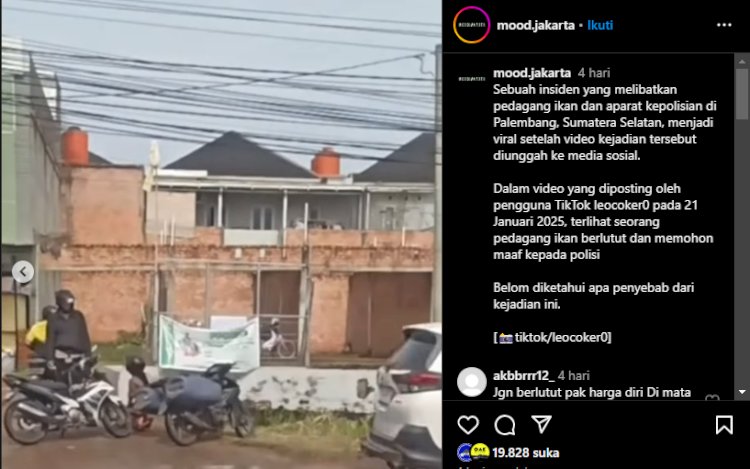 Tangkapan layar video yang memperlihatkan seorang pedagang ikan sujud ke polisi sembari meminta maaf karena sudah menabrak dari belakang. (Tangkapan Layar Instagram)