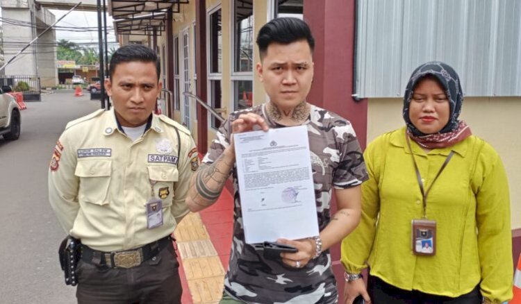 Jemmy seusai membuat laporan polisi di SPKT Polrestabes Palembang/Foto: Denny Pratama