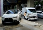 Lakalantas Beruntun di Jalan Angkatan 45 Palembang, Mobil Box Roti Brasserie Tabrak Outlander hingga Naik ke Trotoar