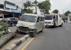 Diduga Pengemudi Mengantuk, Mobil Daihatsu Grandmax Tabrak Pembatas Jalan