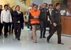 Usai Diperiksa KPK 8 Jam, Hasto Keluar Pakai Rompi Oranye