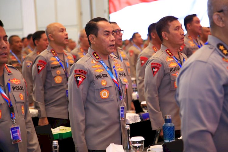    Kapolda Sumsel Irjen Andi Rian R Djajadi, bersama PJU Mabes Polri dan Kapolda se-Indonesia, menghadiri Rapat Pimpinan (Rapim) Polri 2025  di Ballroom Opus The Tribrata, Jakarta, Jumat (31/1/2025). (Humas Polda Sumsel)