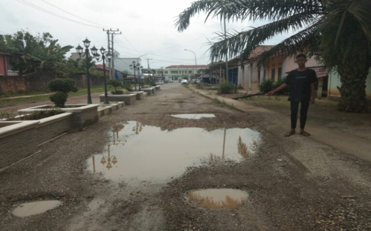 Akses jalan rusak menuju RSUD Rupit/ist