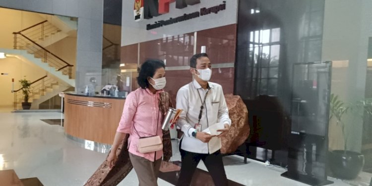 Mantan Menteri BUMN, Rini Soemarno saat menuju ruang pemeriksaan di lantai 2 Gedung Merah Putih KPK/RMOL