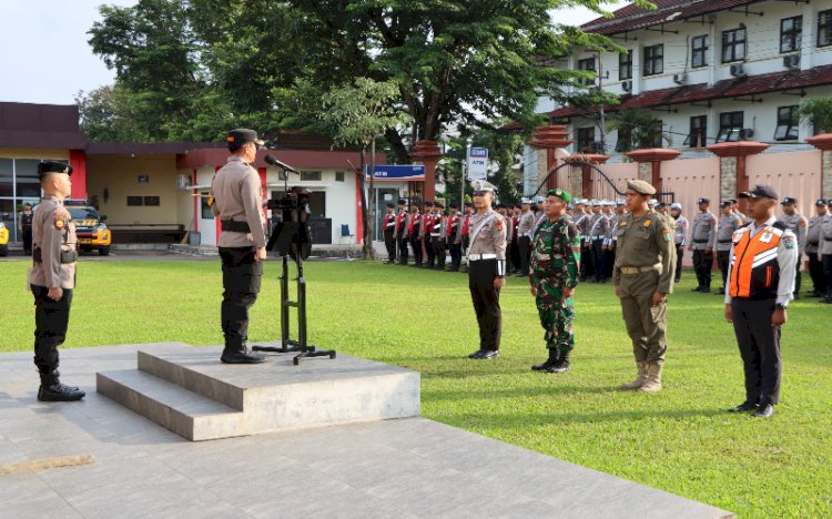 Kapolres Muara Enim, AKBP Jhoni Eka Putra pimpin apel gelar Pasukan dalam rangka Operasi Keselamatan Musi 2025/ist