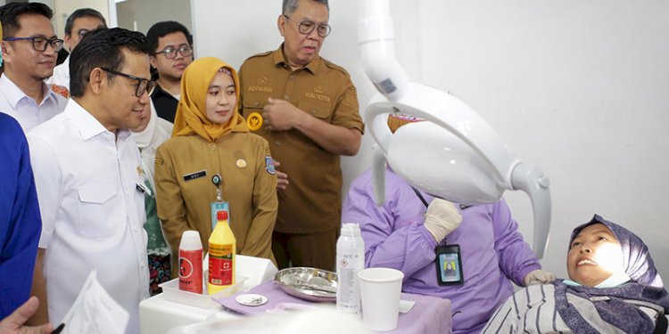 Menko Pemberdayaan Masyarakat Muhaimin Iskandar saat menghadiri peluncuran program cek kesehatan gratis di Puskesmas Ciater, Tangerang Selatan. (ist/rmolsumsel.id) 