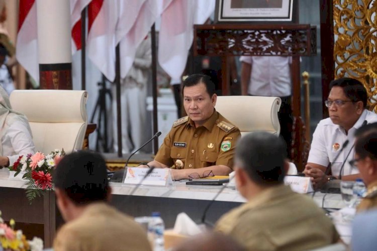 Pj Gubernur Sumsel, Elen Setiadi saat Rapat Koordinasi (Rakor) Lanjutan Penyerapan Pengendalian Harga Gabah di Provinsi Sumsel. (Humas Prov Sumsel/rmolsumsel.id) 