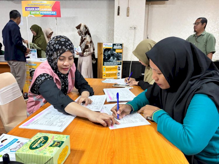 Suasana para srikandi saat kegiatan donor darah PLN UP3 Palembang. (Handout)