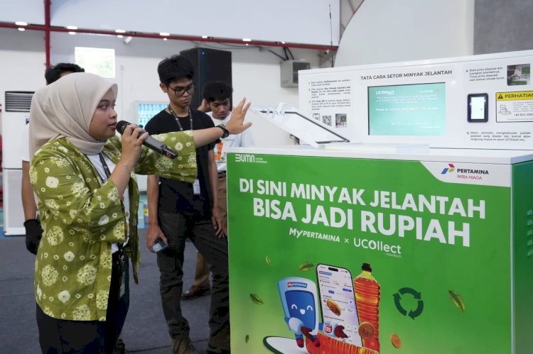 Pegawai Pertamina menunjukkan tempat pengelolaan minyak jelantah/ist