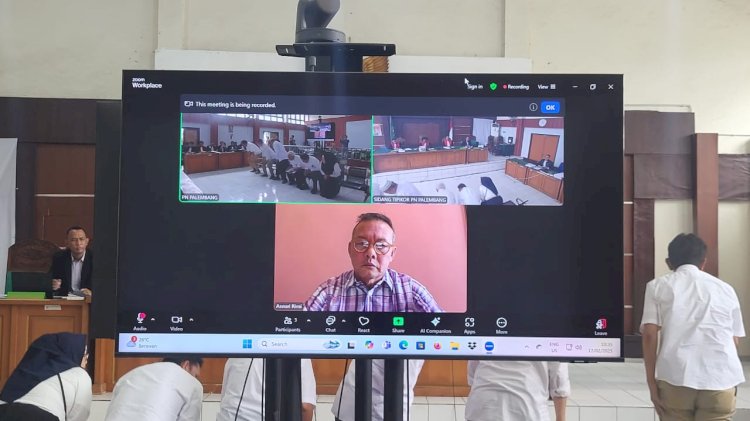 Mantan Bupati Lahat Aswari Rivai hadir daring di sidang  kasus korupsi Andalas Bara Sejahtera di Pengadilan Tipikor Palembang/Foto: Denny Pratama