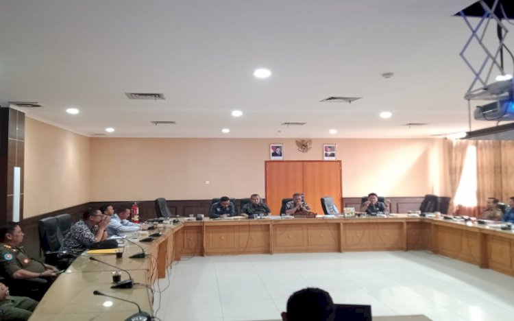  Ketua DPRD Muara Enim bersama Komisi I memimpin rapat permasalahan warga dengan PT RMK/ist