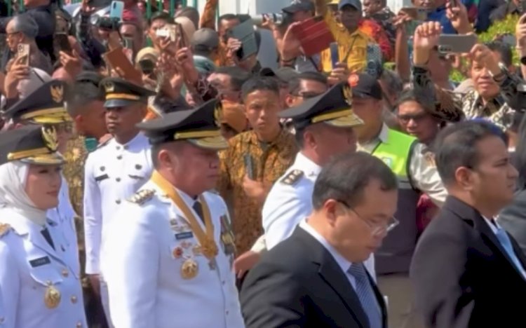 Momen  saat Gubernur dan Wakil Gubernur Sumsel terpilih Herman Deru-Cik Ujang berserta romobongan memasuki Istana Merdeka/repro