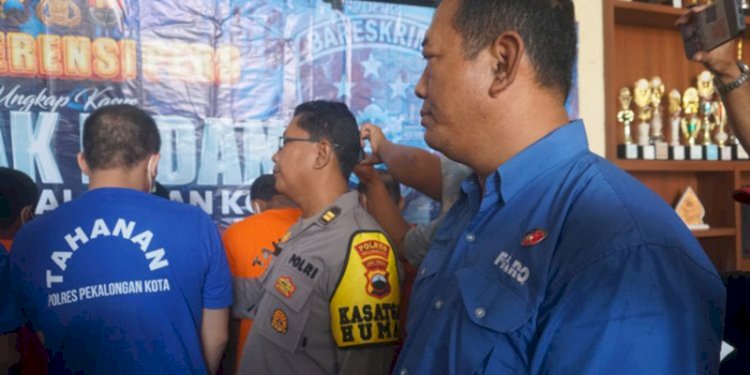 Karyawan koperasi di Pekalongan (kiri) nekat gelapkan dana hingga Rp2,3 miliar/Diskominfo Kota Pekalongan