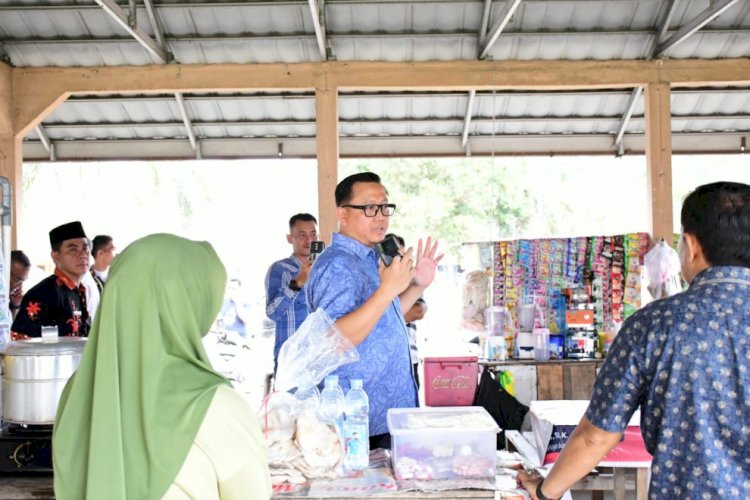 Pj Bupati Banyuasin M Farid saat mengunjungi Pusat Kuliner Banyuasin. (ist/rmolsumsel.id)