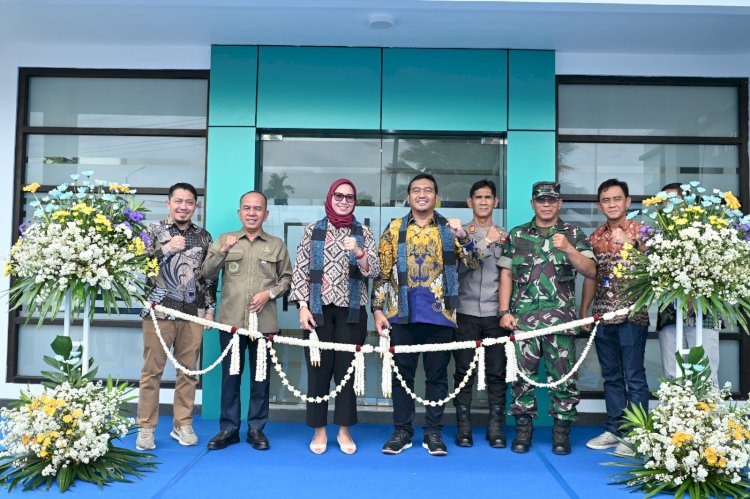 Suasana pada saat petugas Ogan Ilir tempati Kantor baru