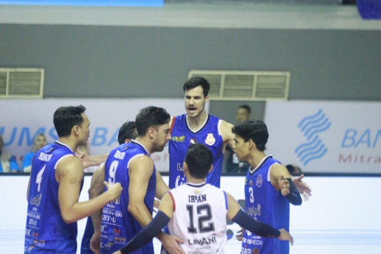 Jakarta LavAni Livin' saat melawan Jakarta Bhayangkara Persisi di Proliga 2025. Foto : Proliga