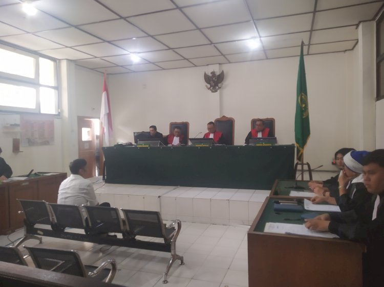 Suasana sidang perdana dugaan suap K3. (denny pratama/rmolsumsel.id) 