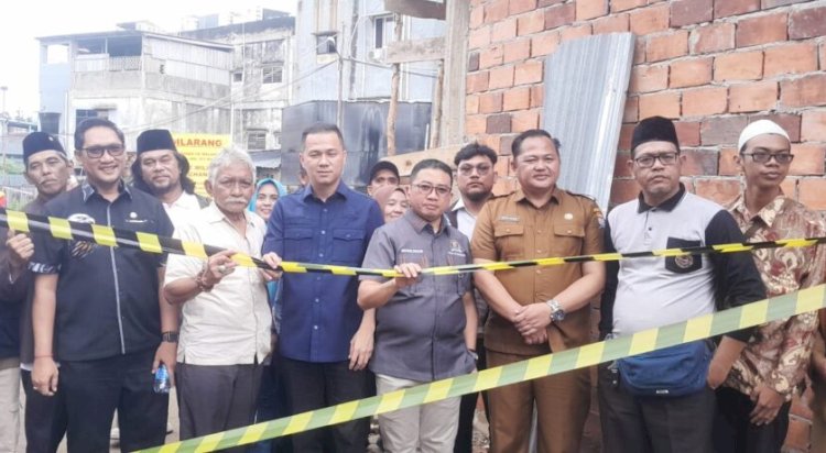 Komisi IV DPRD Palembang melakukan sidak di Komplek Pemakaman Pangeran Kramojayo/Foto: Dudi Oskandar