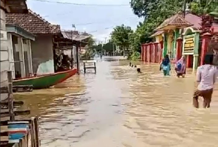 Puluhah rumah warga Di Kecamatan Rupit terendam Banjir. (Alam/RMOLSumsel.id)