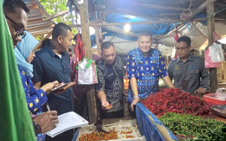 Pemerintah Kabupaten OKU Timur melakukan giat peninjauan atau pemantauan harga sembako menjelang Ramadhan/ist
