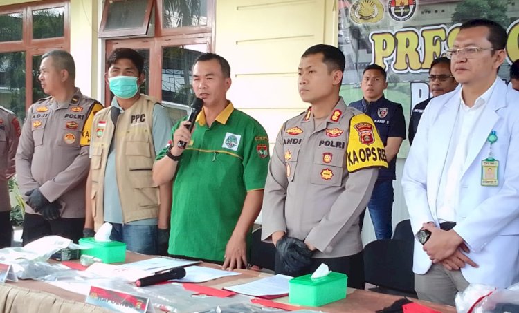 im Labor DLH Kabupaten Musi Rawas memberikan penjelasan terkait penyebab dugaan satu keluarga keracunan asap genset/ist