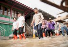 Pulang Retret dari Magelang, Bupati OKI Tinjau dan Beri Bantuan Korban Banjir
