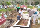TPU di Lubuklinggau Dipadati Peziarah, Penjual Kembang Raup Cuan di Hari Pertama Lebaran Idul Fitri