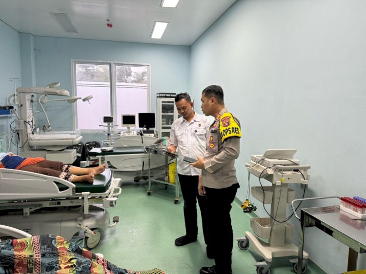 Korban saat mendapatkan perawatan. 