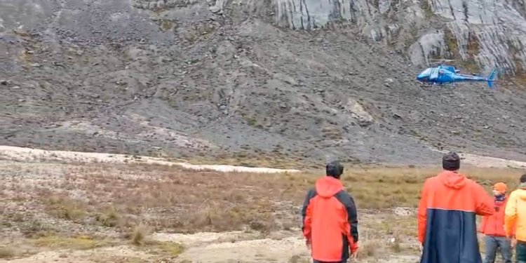 Proses evakuasi korban pendakian Gunung Cartenz Mimika, Papua menggunakan helikopter/Ist