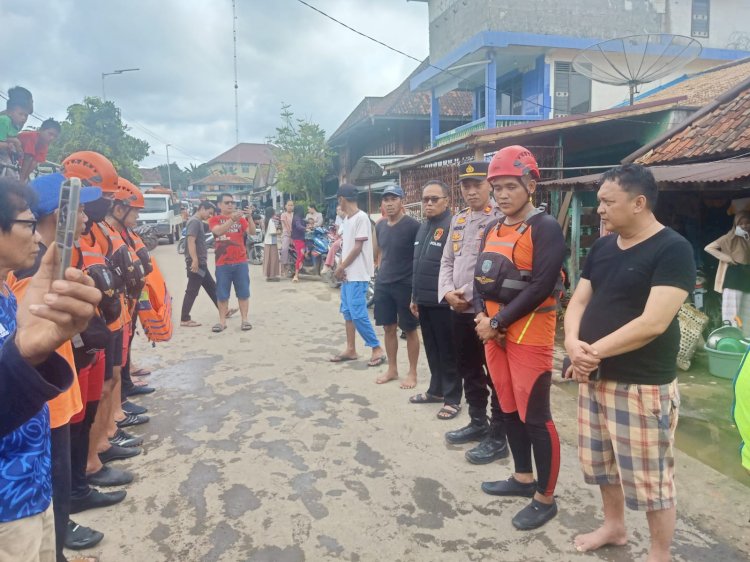 Tim gabungan memulai pencarian terhadap tiga penumpang perahu ketek yang dilaporkan hilang. (ist/rmolsumsel.id) 