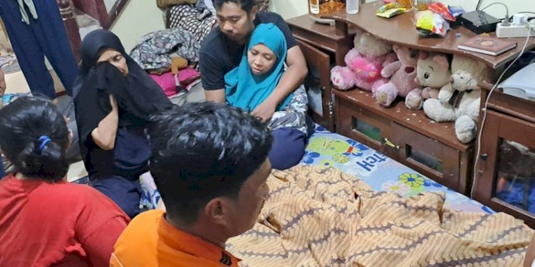 Balita berusia tiga tahun bernama Athariz Alsaki disemayamkan di rumah duka/Ist