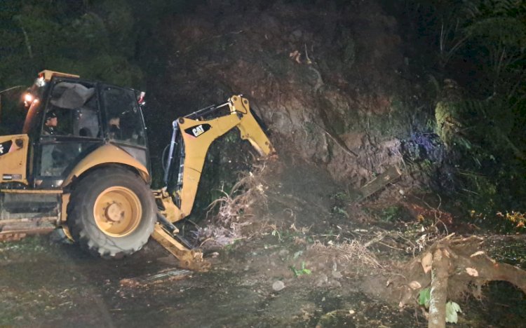 Alat berat disiagakan di daerah rawan longsor/dokumen BPBD Pagar Alam