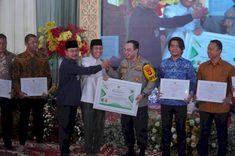 Polrestabes Palembang khususnya Satuan Reserse (Satres) Narkoba menerima penghargaan dari Pemerintah Kota (Pemkot) Palembang atas ungkap kasus jaringan narkoba asal Malaysia/ist