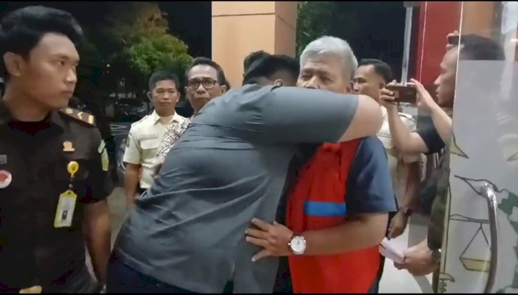 Saalah satu tersangka berinisial AM langsung ditahan Kejari Muba terkait dugaan pengadaan tanah untuk proyek strategis nasional Jalan Tol Betung-Tempino Jambi/handout