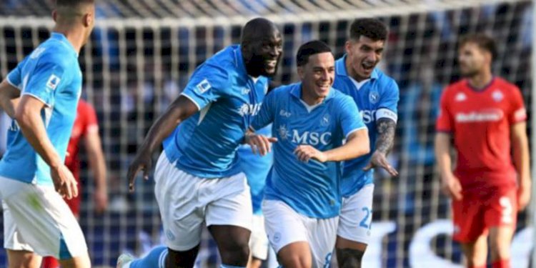 Skuad Napoli merayakan kemenangan 2-1 atas Fiorentina dalam lanjutan Serie A/Net