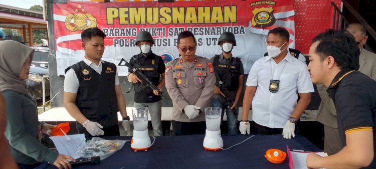 Proses pemusnahan sabu yang dipimpin Wakapolres Muratara, Kompol M Yunus. (ist/rmolsumsel.id) 