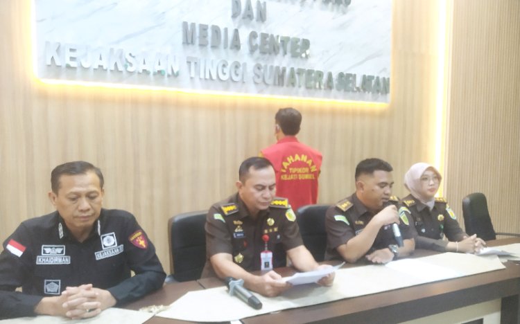 Tim Penyidik Pidana Khusus (Pidsus) Kejaksaan Tinggi (Kejati) Sumsel berhasil menangkap mantan Kepala Desa (Kades) Mulyoharjo periode 2010-2016 yang saat menjabat Anggota DPRD Musi Rawas/Foto: Denny Pratama