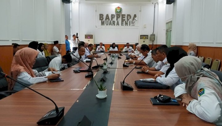 Wabup Muara Enim, Sumarni memimpin Rapat Teknis Persiapan Pelaksanaan Santunan Kematian di Ruang Rapat Pangripta Sriwijaya Bappeda. (ist/rmolsumsel.id)