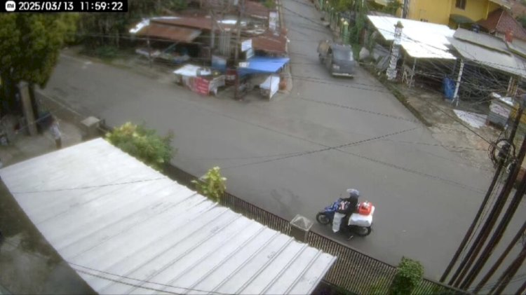 Tangkapan layar motor kurir paket digondol maling. (Handout)