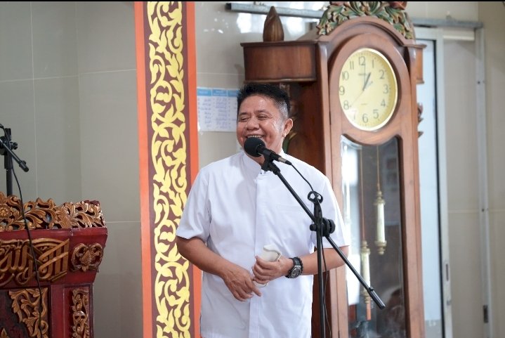 Gubernur Sumsel Herman Deru saat Safari Jumat di Masjid Al-Ikhlas, Jalan Sersan Zaini, Palembang, Jumat (14/3/2025). (Handout)