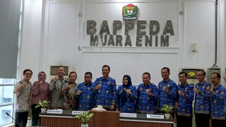 Pemkab Muara Enim dan UPI kerja sama Penyusunan Penyempurnaan Rancangan Awal RPJMD 2025-2029 di Ruang Rapat Pangripta Sriwijaya Bappeda Muara Enim/ist