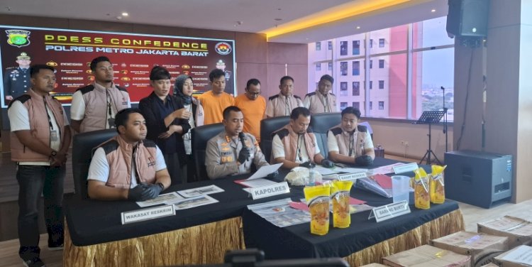 Kapolres Metro Jakarta Barat, Kombes Twedi Aditya Bennyahdi didampingi Kasatreskrim AKBP Arfan Zulkan Sipayung/RMOL