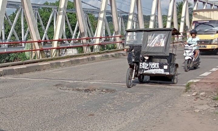 Kondisi jalan lintas sumatera di Empat Lawang. (ist/rmolsumsel.id) 